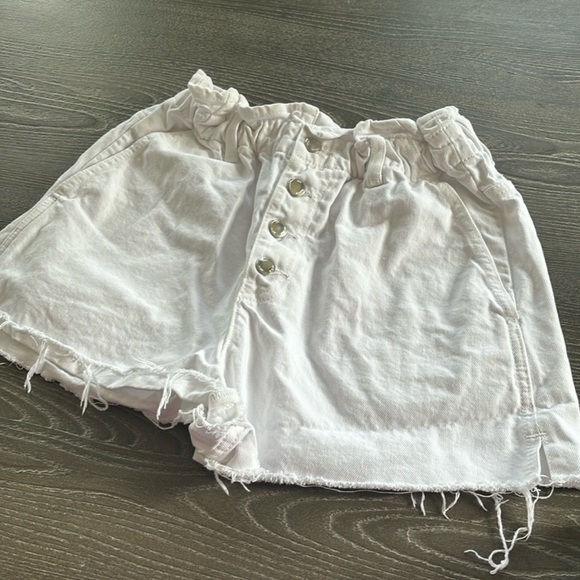 NWOT Zara Buttoned Paperbag Baggy White High Waist Short Size 6 - Picture 5 of 7